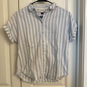 Universal Thread Women’s Blue and White Striped Button Up Size XS